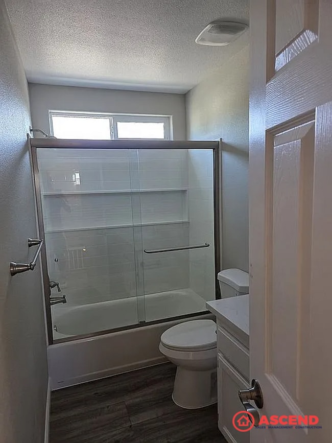 Building Photo - Beautiful Home in the Southwest!