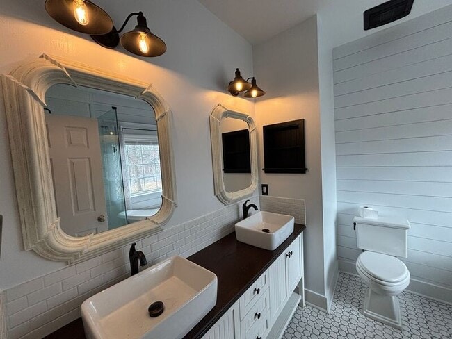 Building Photo - 112 Salinas Ct