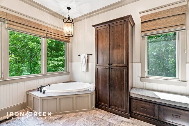 Building Photo - 2 Cherokee Orchard Ct