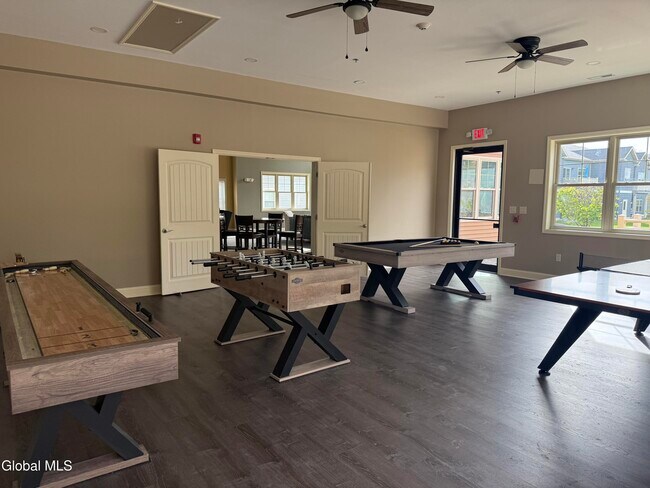 Building Photo - 48 Bavarian Wy