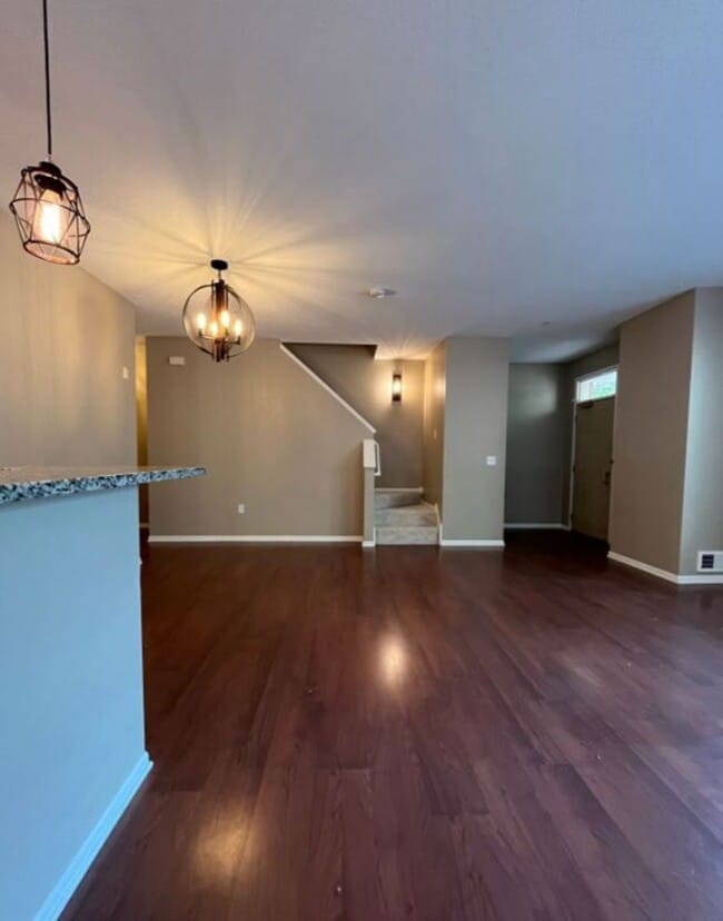 Building Photo - Stylish North Loop Living for $3,499/month...