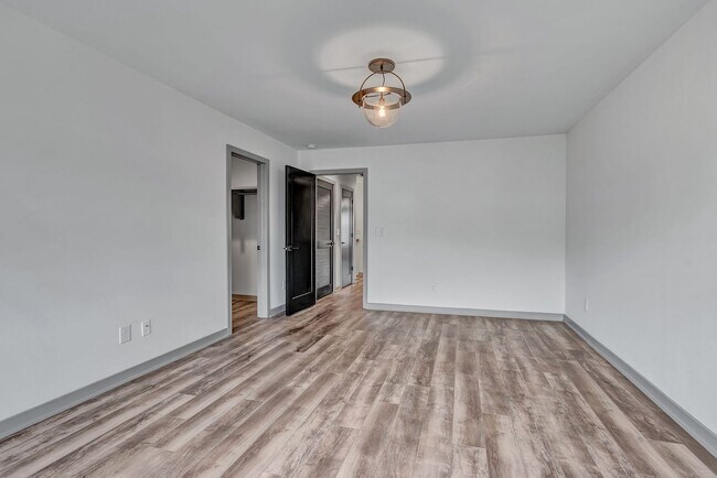 Building Photo - 4 Bed for Rent in Edison Park- The Nations!