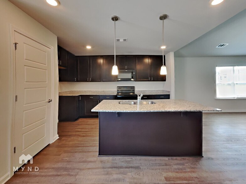 Building Photo - 120 Dasher Dr