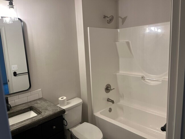 Building Photo - 208 3rd Ave