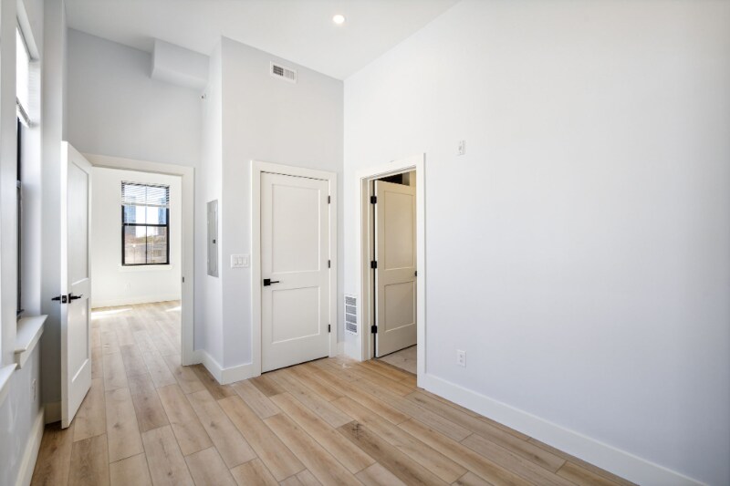 Building Photo - 3439 Lancaster Ave