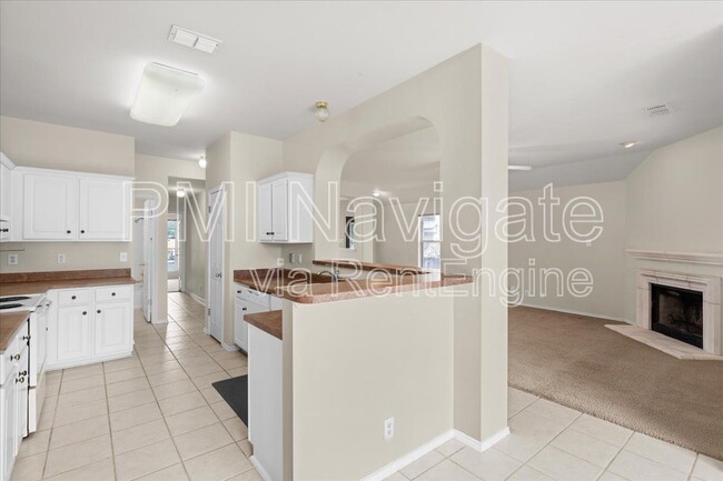Building Photo - 827 Visor Dr