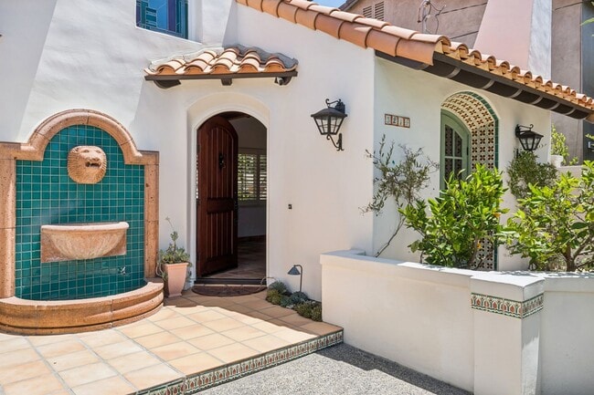 Building Photo - Charming 3BD Home in Coveted Newport Heights