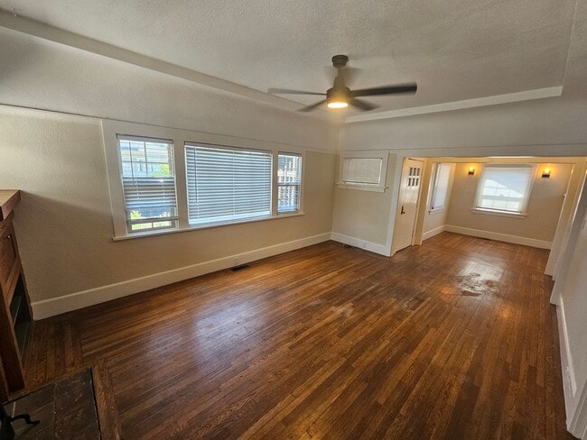 Building Photo - San Leandro Home w/ In-Law Unit: Perfect f...