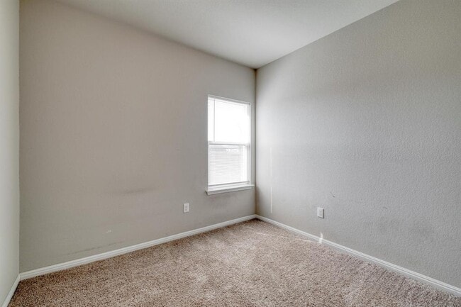 Building Photo - 108 Kleberg Ct