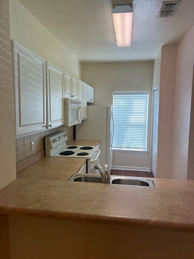 Building Photo - 2 bedroom 2 1/2 bath in NW Magnolia Place