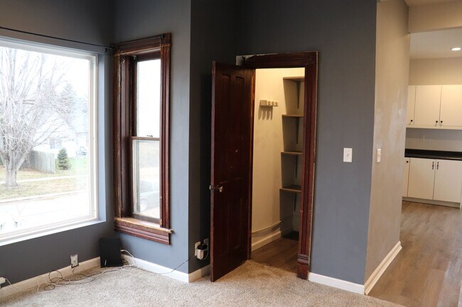 Building Photo - 6801 Lexington Ave