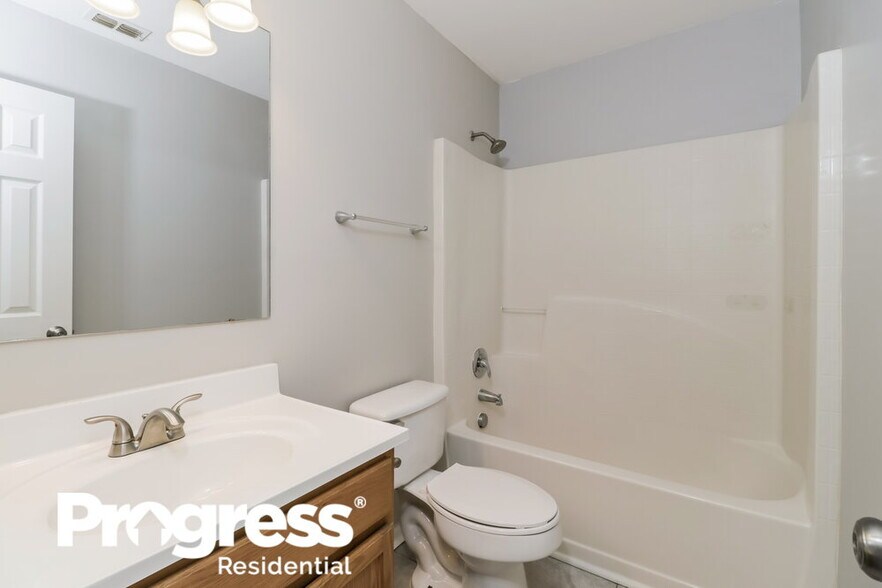 Building Photo - 30249 Birdhouse Dr