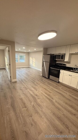 Building Photo - 27 Ridgewood Ln
