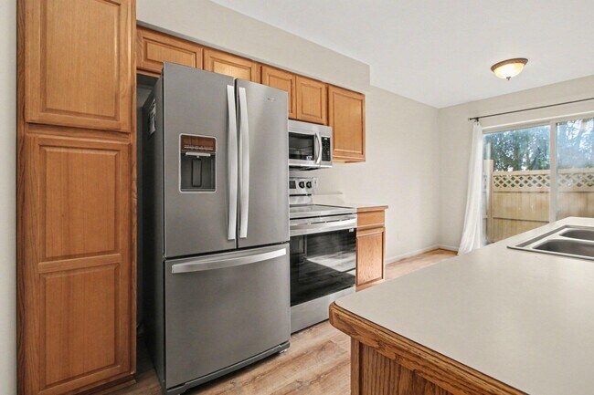 Building Photo - 125 Commons Cir