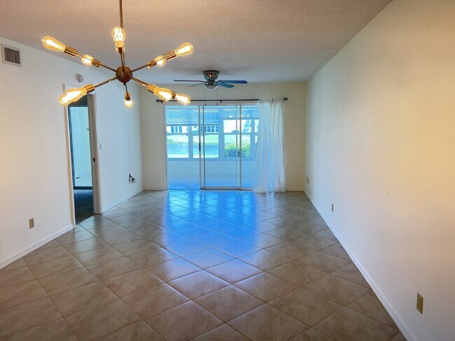 Building Photo - Great first floor Condo - Annual Lease