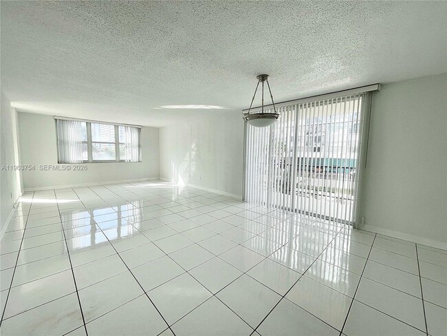 Building Photo - 1501 S Ocean Dr