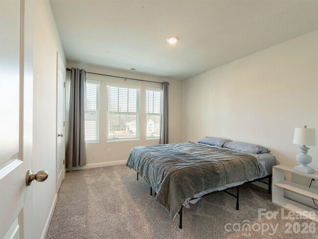 Building Photo - 4009 Woodland View Dr