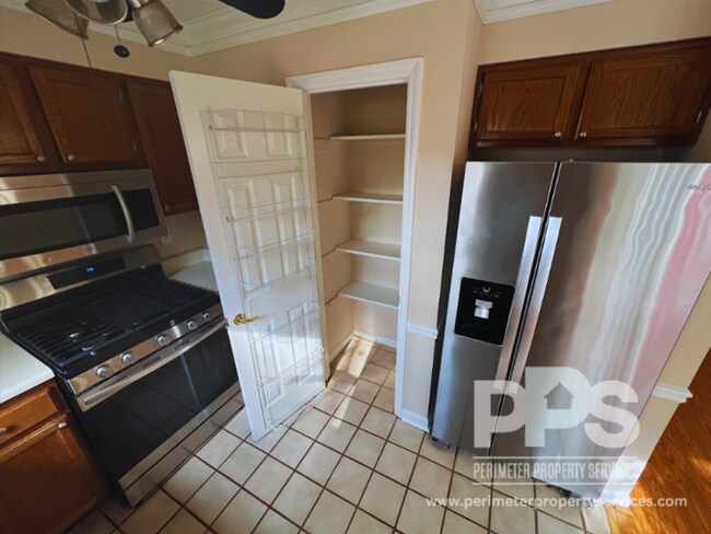 Building Photo - 2950 Lexington Trace Dr