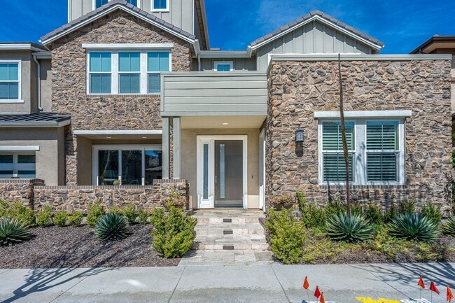 Building Photo - Altair Mansion, 24 Hour Guarded, 5Bed|6bath, Nearly 5000sqf