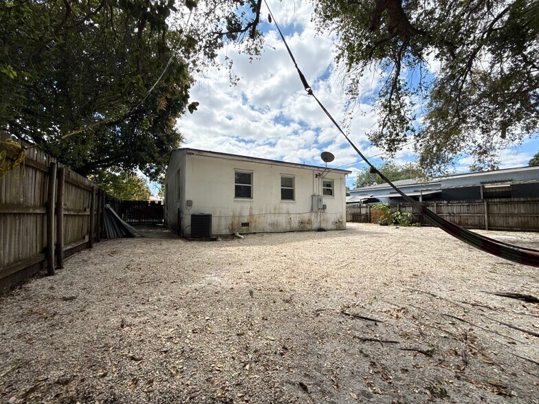 Building Photo - 911 NW 57th St