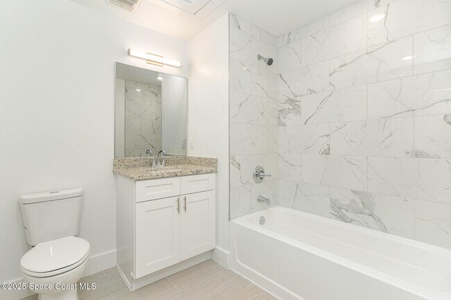 Building Photo - 1635 Par St NE