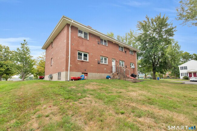 Building Photo - 63 Maynard St