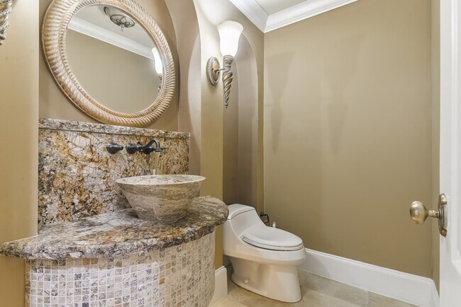 Building Photo - 15 W Shady Ln