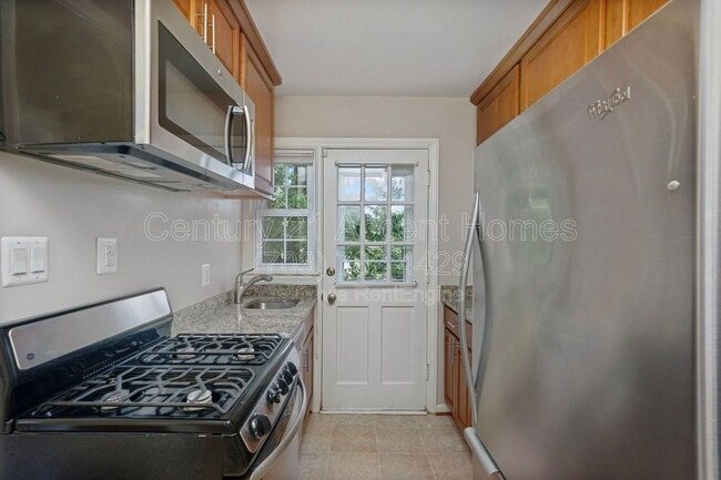 Building Photo - 2707 Jefferson Dr