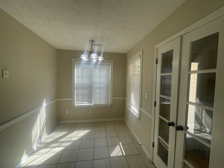 Building Photo - 2975 Hampton Valley Dr SE