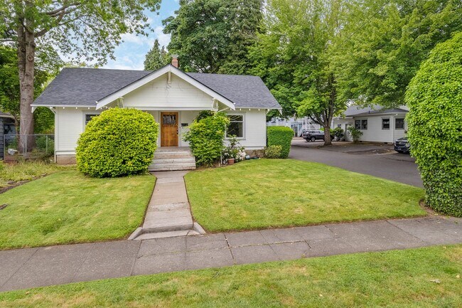Primary Photo - Charming bungalow