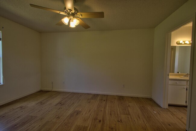 Building Photo - 124 S Burgess Rd