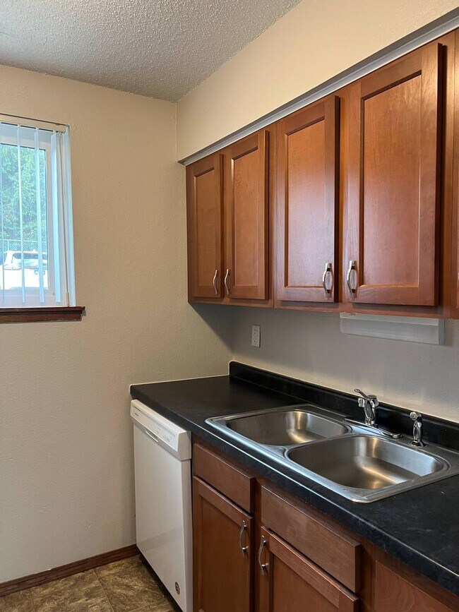 Building Photo - 2 Bedroom With Partial Pool View