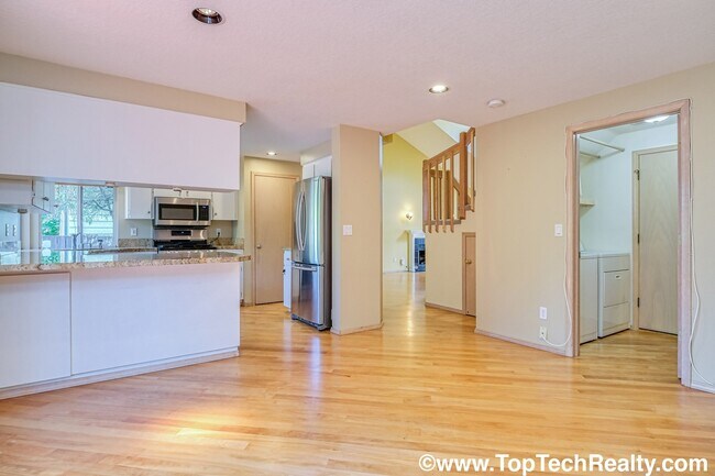 Building Photo - Charming 3 BD* 2.5 BTH Single Family Home In Deerfield Neighborhood! Great Location & Quiet Neigh...