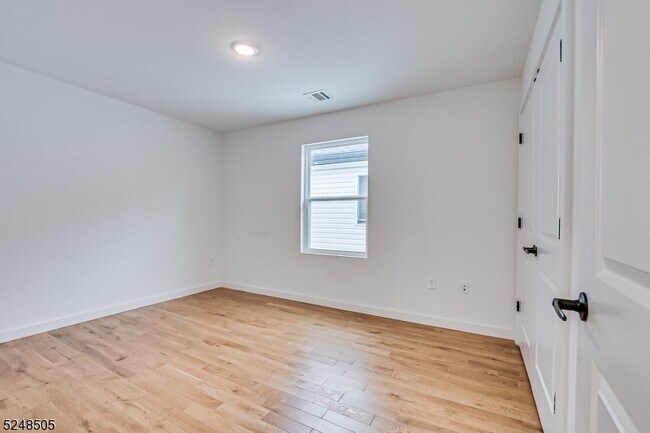 Building Photo - 708 Seaport Dr.