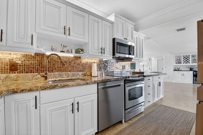 Building Photo - 2780 S Ocean Blvd