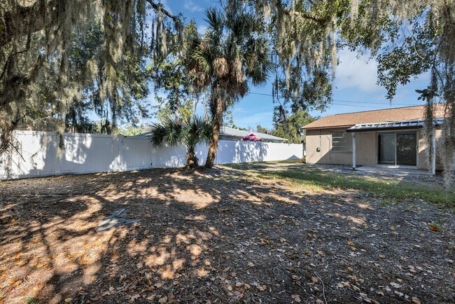 Building Photo - Spacious Upgraded 2-Bedroom Home with Modern Kitchenin Volusia County – Edgewater, FL