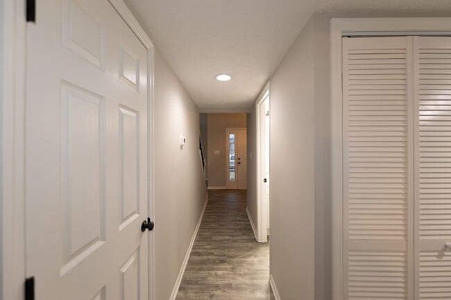 Building Photo - 3 bed 2.5 bath 2 story 2 car attached gara...