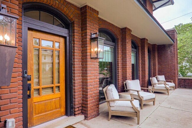 Building Photo - 708 N Highland Ave