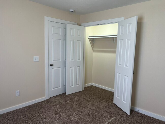 Building Photo - Recently Updated 3 Bedroom near OTC