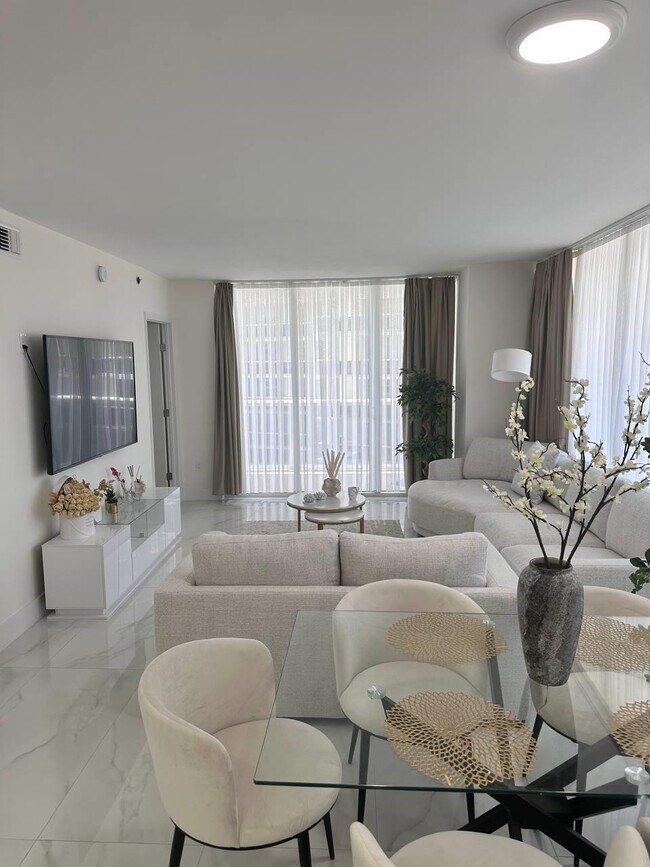 Building Photo - 1830 S Ocean Dr