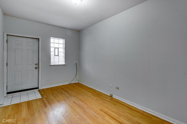 Building Photo - 1535 N Wicker Park Ave