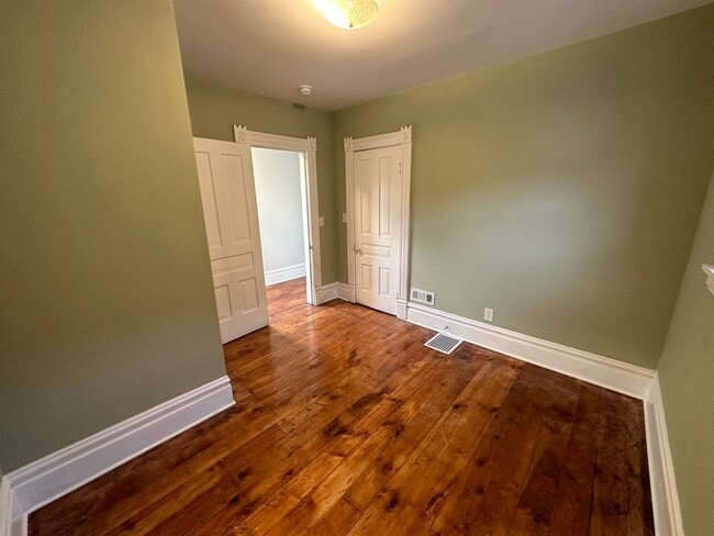 Building Photo - 824 Fifth NW