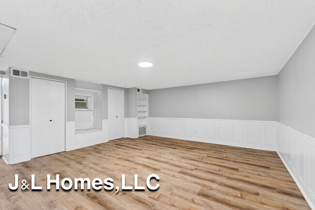 Building Photo - 1655 Westfield Dr N