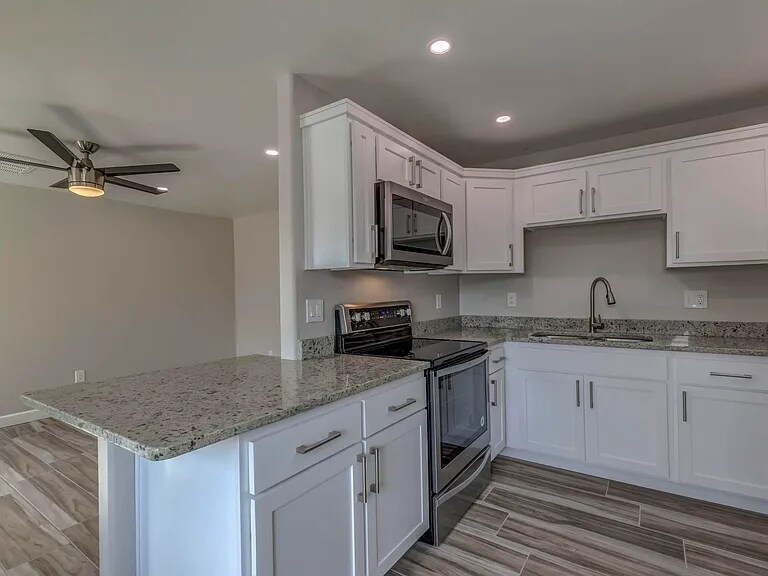 Building Photo - 405 E Mohave Rd