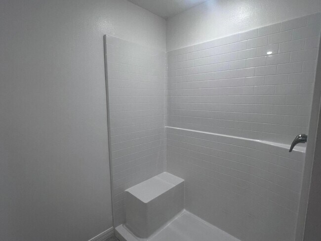 Building Photo - 3161 Fergus Ave