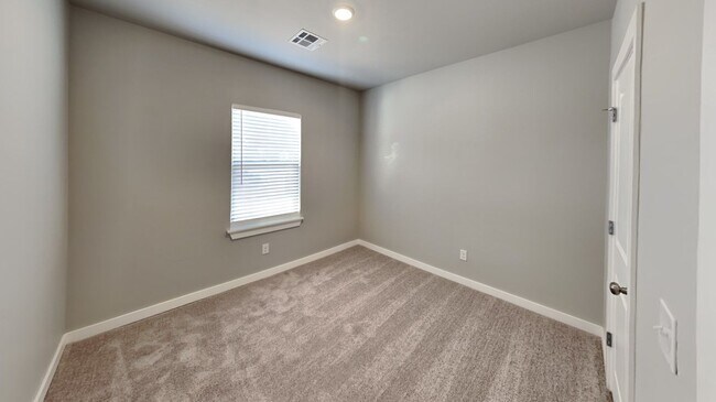 Building Photo - 4 Bedroom 3 Bathroom 2 Car Garage Home in ...