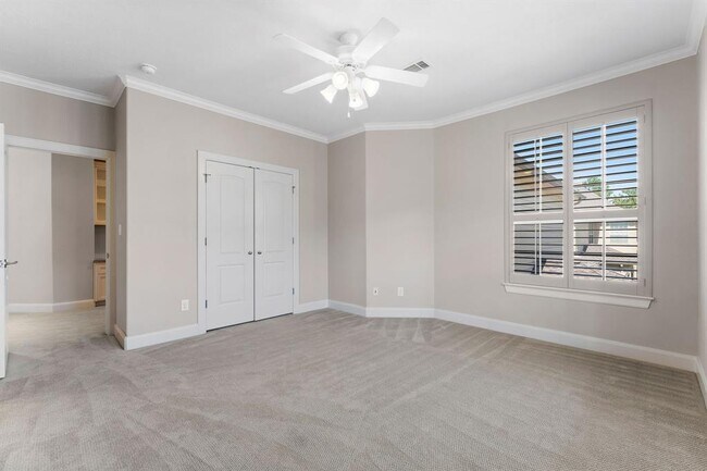 Building Photo - 1038 Memorial Village Dr
