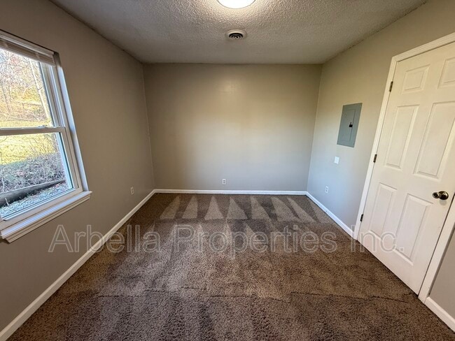 Building Photo - 1909 Cherokee Rd