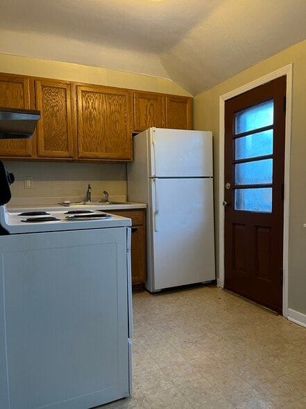 Building Photo - 338 E Oklahoma Ave