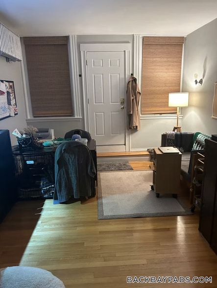 Building Photo - 583 Beacon St